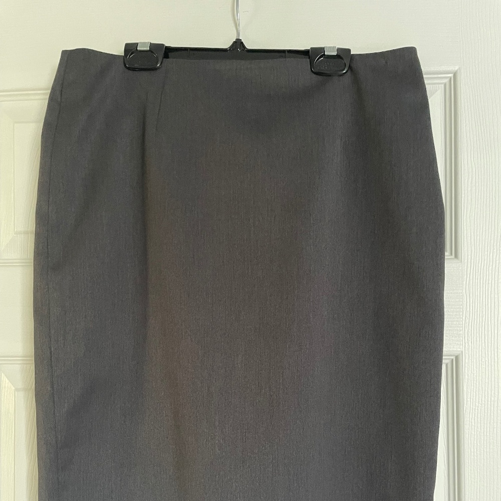 Grey Anne Klein skirt, lined, size 4
